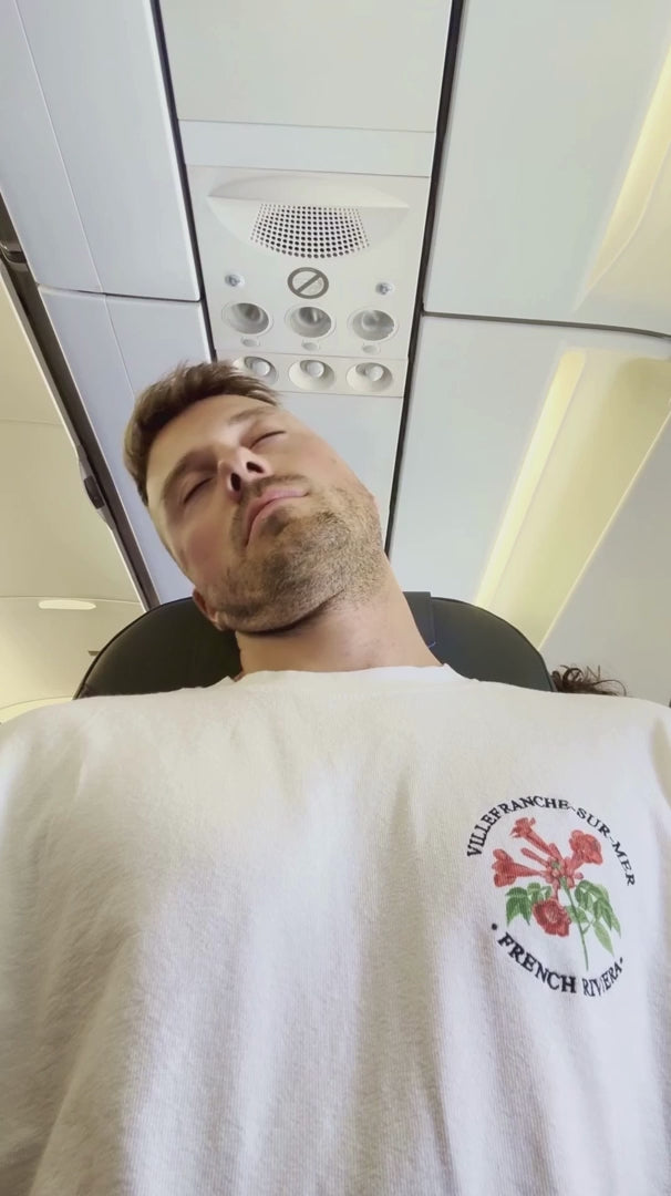 Relivowear CloudRest™ Ergonomisk resekudde med 360° nackstöd för flyg, tåg och bilresor.